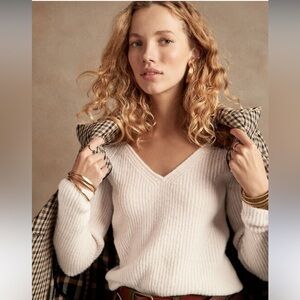 Banana Republic Wide VNeck Wool Blend Cream Sweater Sz Medium